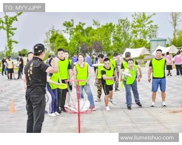 武汉飞盘队与成都飞盘队赛后复盘分析双方状态与表现对比